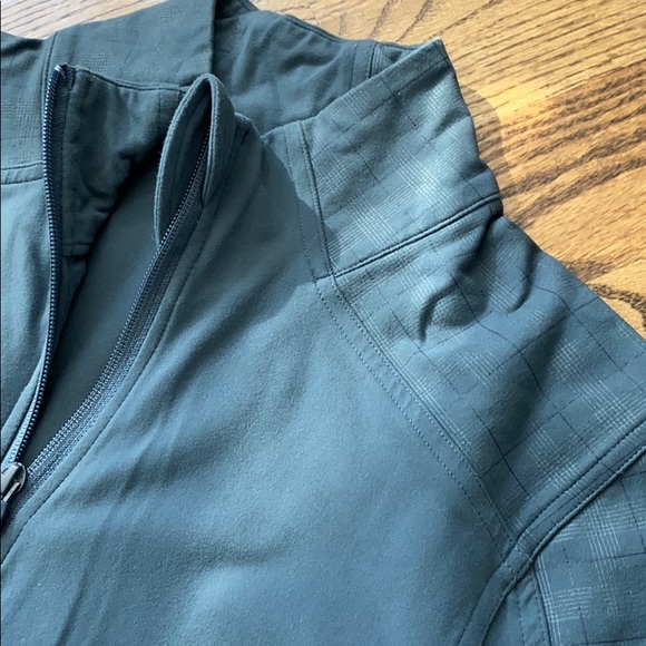 Lululemon Men’s Jacket - size M - Picture 2 of 3